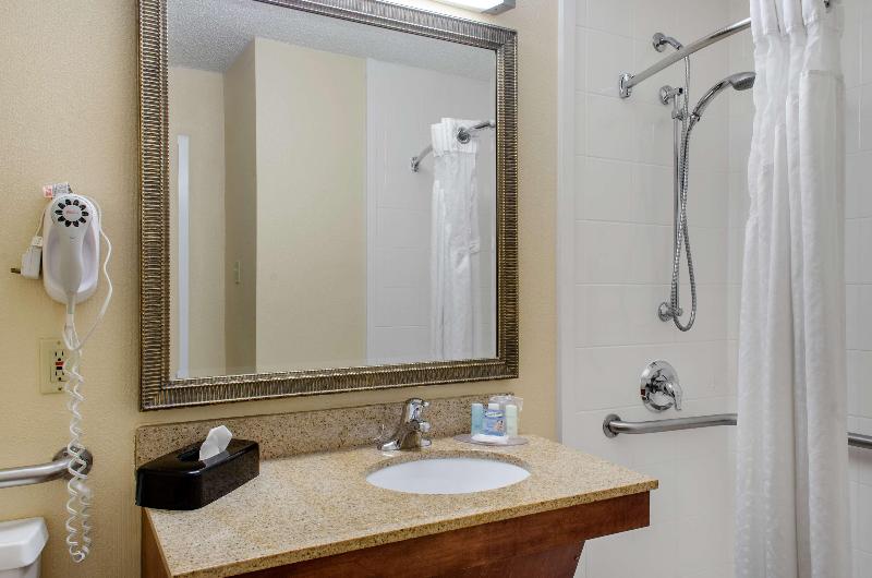 Ramada by Wyndham Shreveport Airport - photo 29