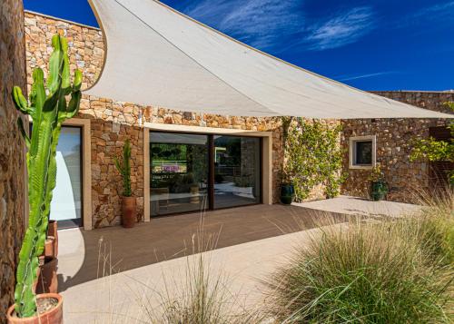 Villa Casalina — 4-Star Luxury Hotel in Marina Di Campo, Italy