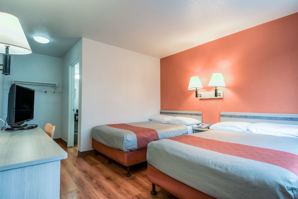 Motel 6 Los Angeles Whittier - photo 16