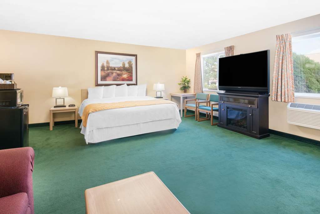 Days Inn & Suites by Wyndham Fargo 19th Ave Airport Dome - photo 13