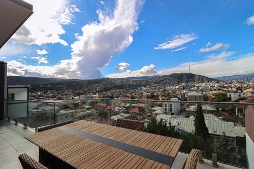 Stylish 3BR Duplex in Avlabari By Wehost