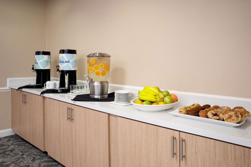 Hilton Garden Inn Roseville - photo 38