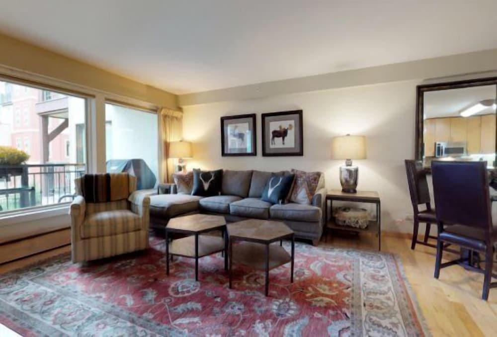4 Bedroom Condo in Lionshead at Boutique Resort Within Walking Distance to the Eagle Bahn Gondola - photo 4