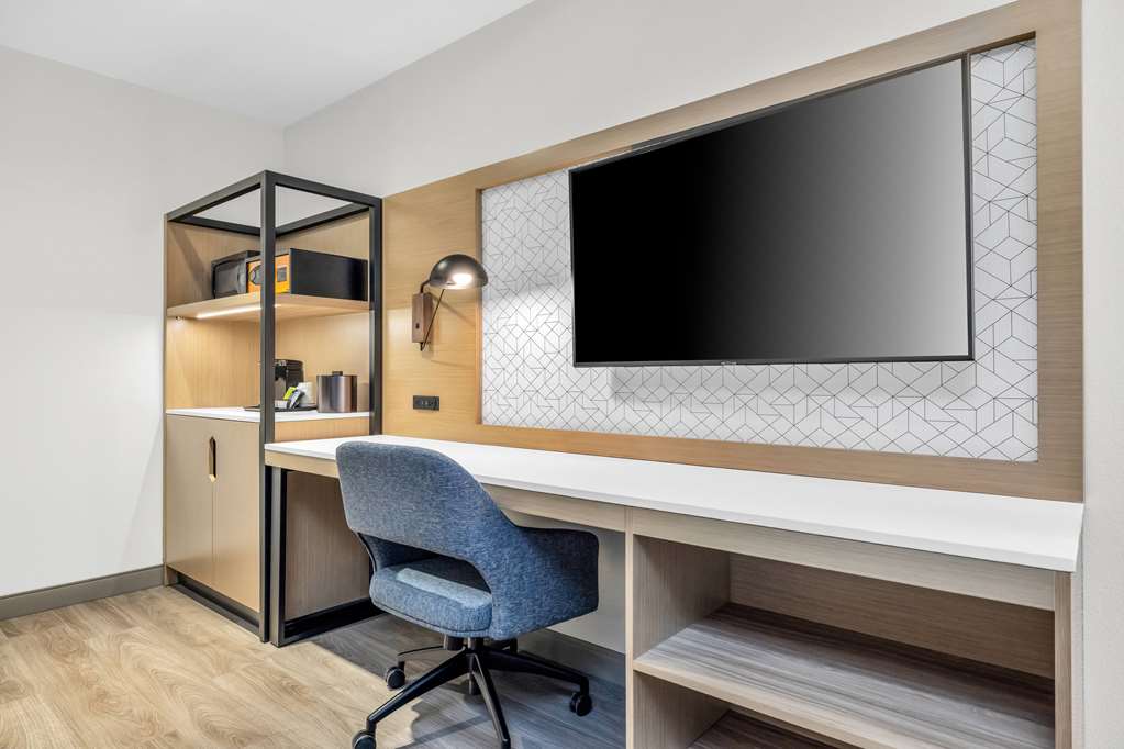 La Quinta Inn & Suites by Wyndham San Jose Airport Downtown - photo 44