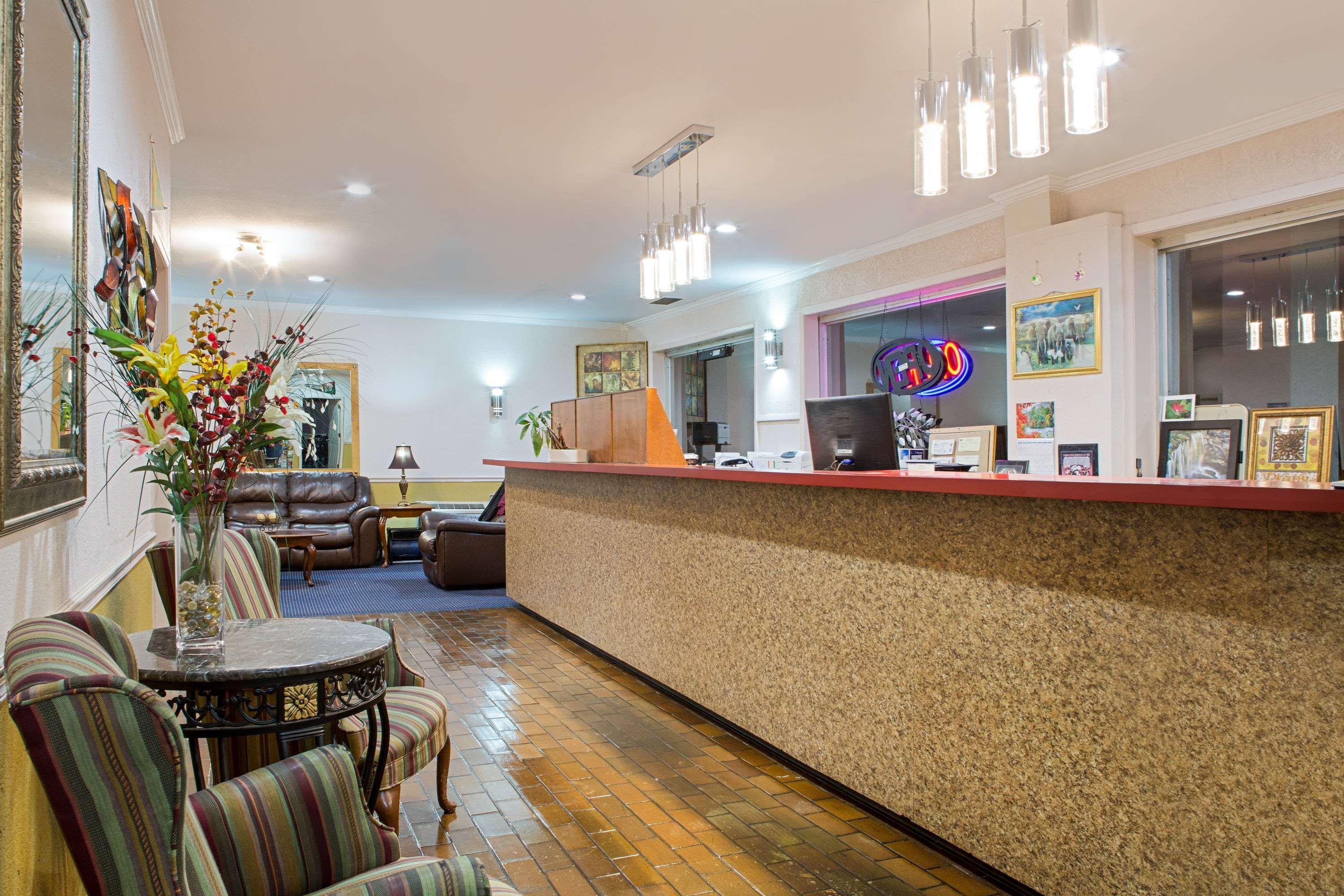 Days Inn by Wyndham Tallahassee Government Center - photo 14