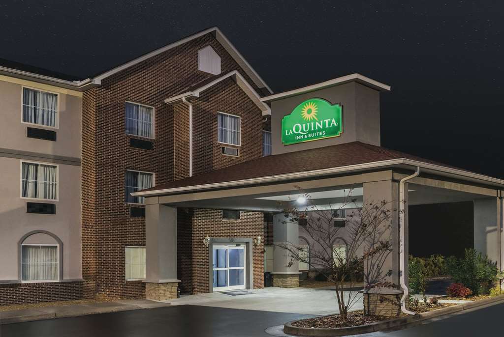 La Quinta Inn & Suites by Wyndham Rome - photo 2