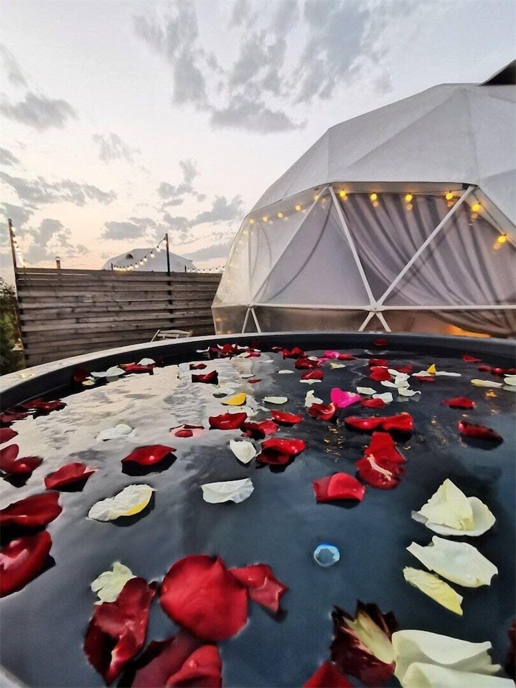 Private spa tub