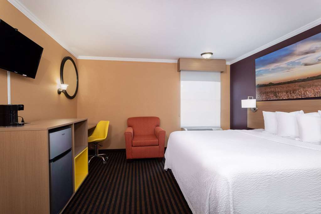 Days Inn by Wyndham Anderson IN - photo 15