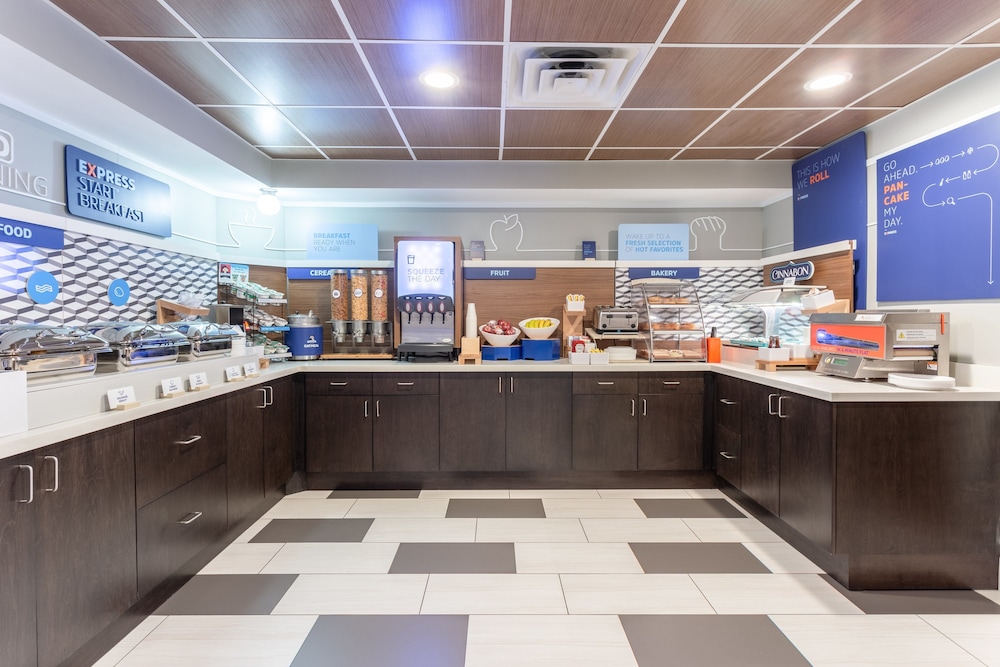 Holiday Inn Express & Suites Scottsburg by IHG - photo 33