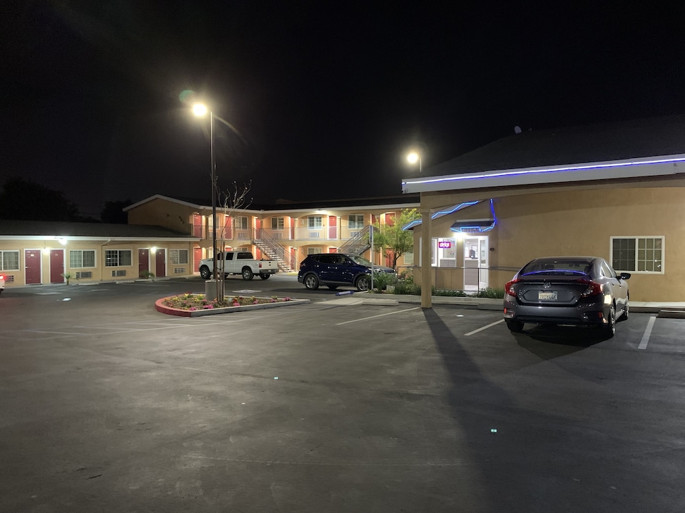 Desert Inn Motel in Corona, United States