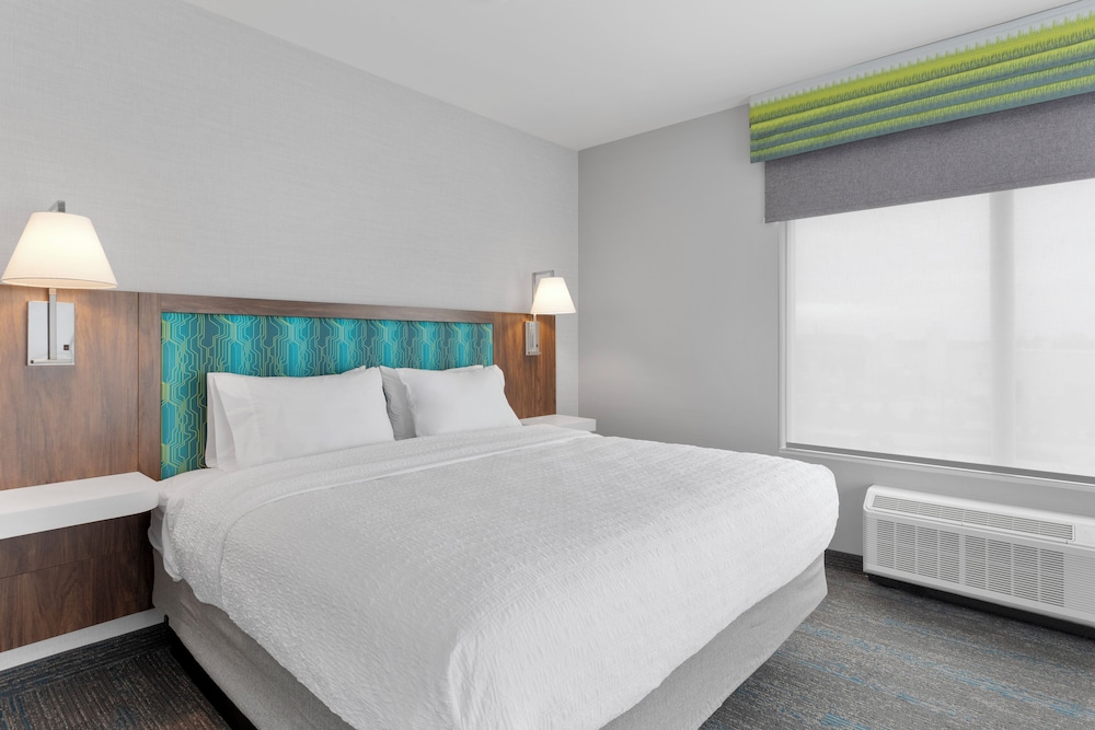Hampton Inn Saline - photo 8