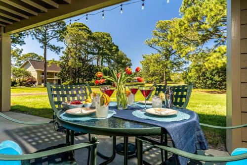 Golf Tee Lane 26F It's a Gimmie — 4-Star Luxury Hotel in Destin, United States