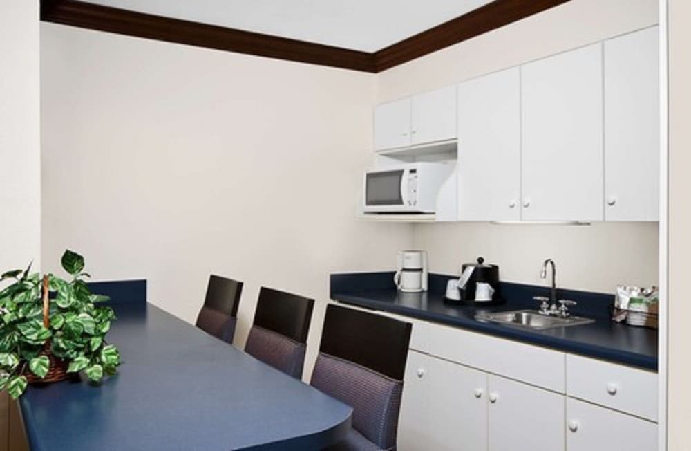 Hampton Inn Asheboro - photo 17