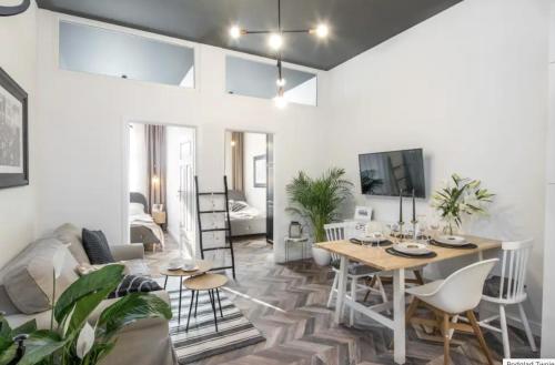 Jozefa 20 Street 2 bedroom apartment — 4-Star Luxury Hotel in Krakow, Poland