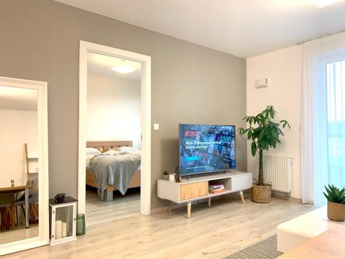Elegant bright spacious apartment in Bratislava center — 4-Star Luxury Hotel in Bratislava, Slovakia