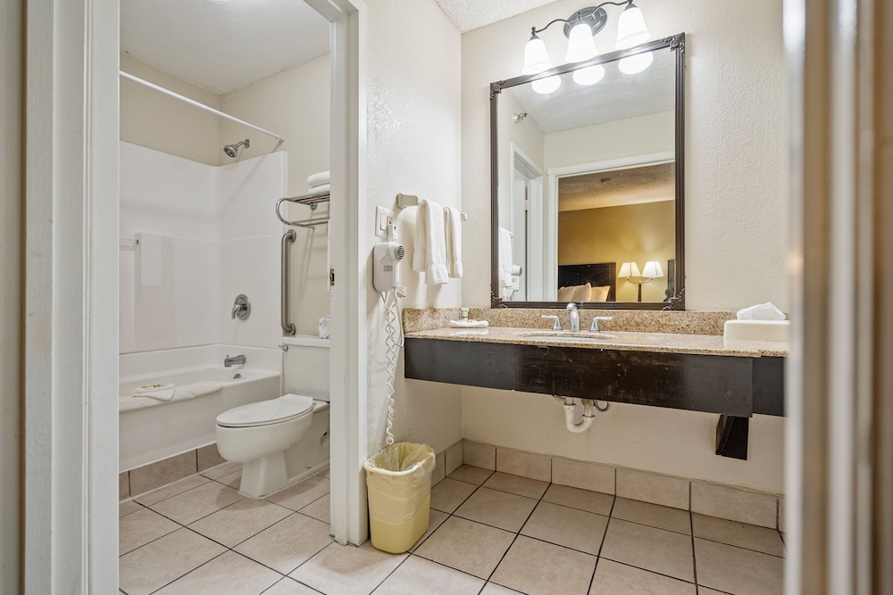 Coratel Plus Suites Wichita West Airport - photo 23