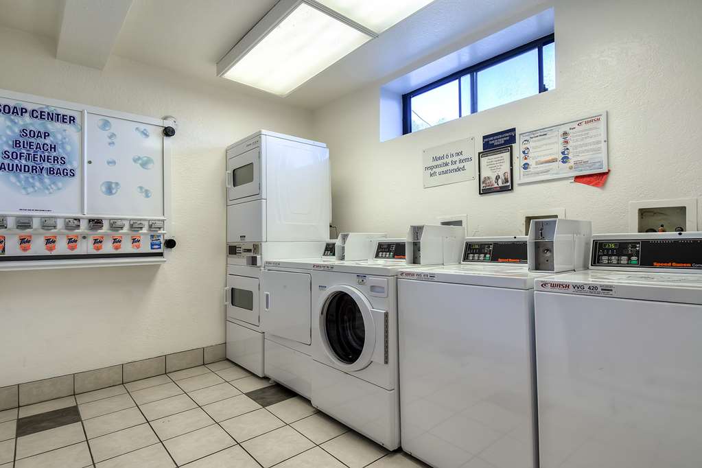 Motel 6 San Diego CA Hotel Circle Mission Valley - photo 26