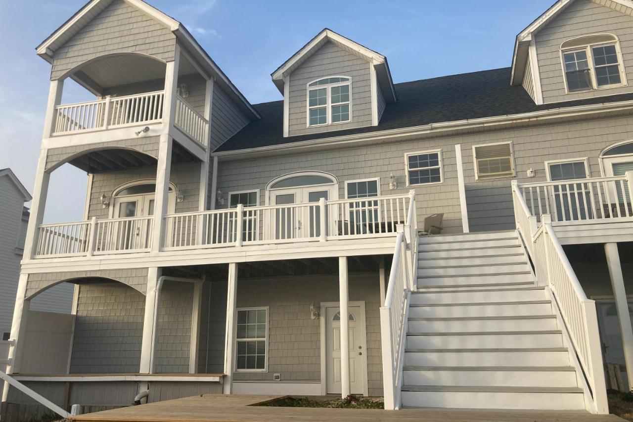 A Bushel and a Peck: Ocean view duplex with balcony in Atlantic Beach, United States