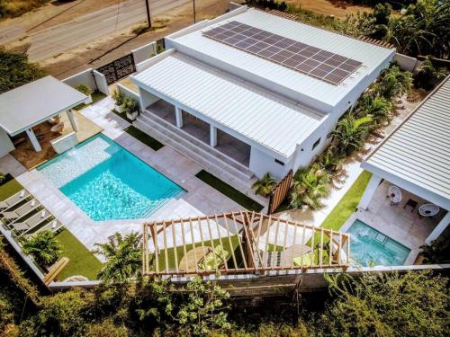 NEW Luxury 5BR Villa Casa Graziano by Bocobay — 4-Star Luxury Hotel in Oranjestad, Aruba