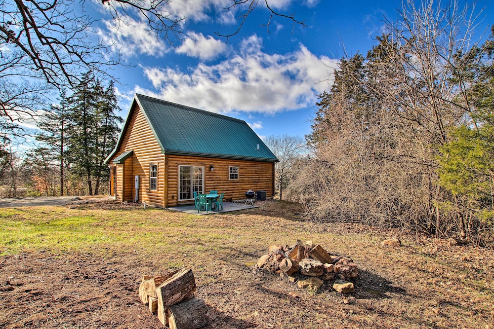 Close To Vineyards Updated New Haven Retreat — New Haven