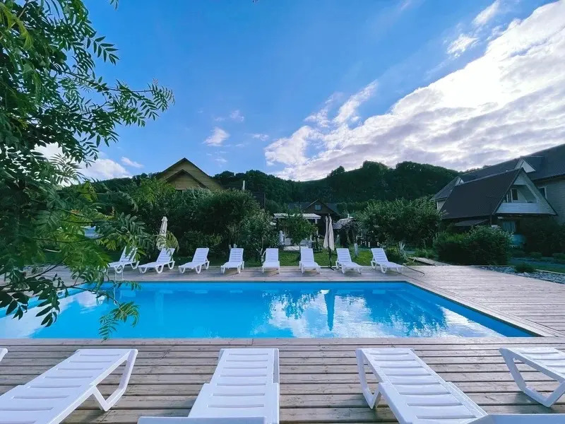 Belyij Aist - carbon neutral hotel in Aya