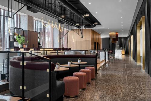 Renaissance Milwaukee West Hotel - photo 2