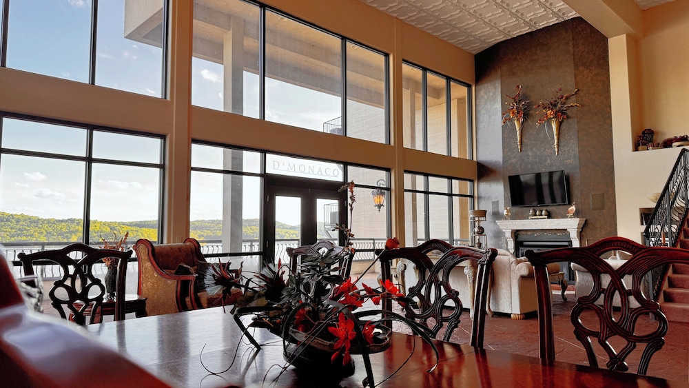D'Monaco Luxury Resort - photo 20