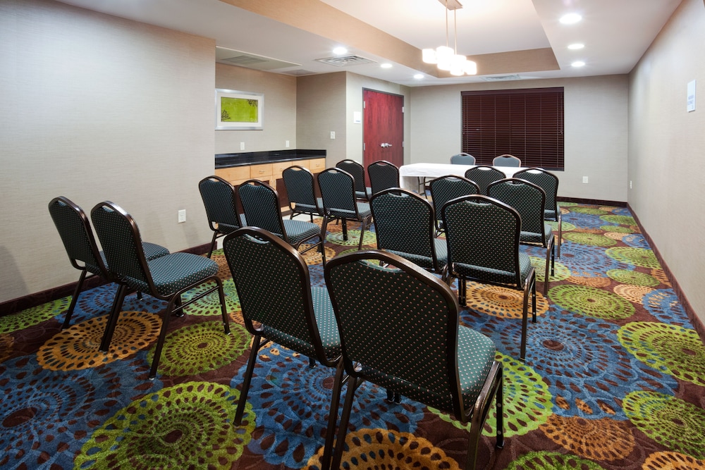 Holiday Inn Express & Suites Rochester Mayo Clinic Area by IHG - photo 31