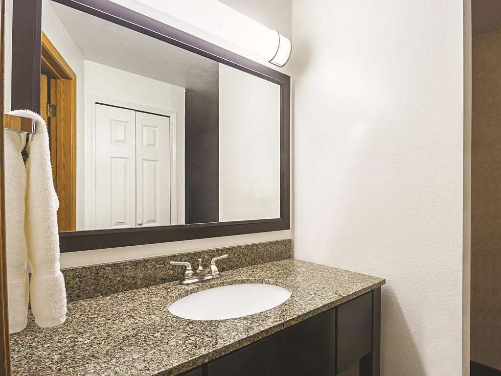 La Quinta Inn & Suites by Wyndham Woodburn - photo 18