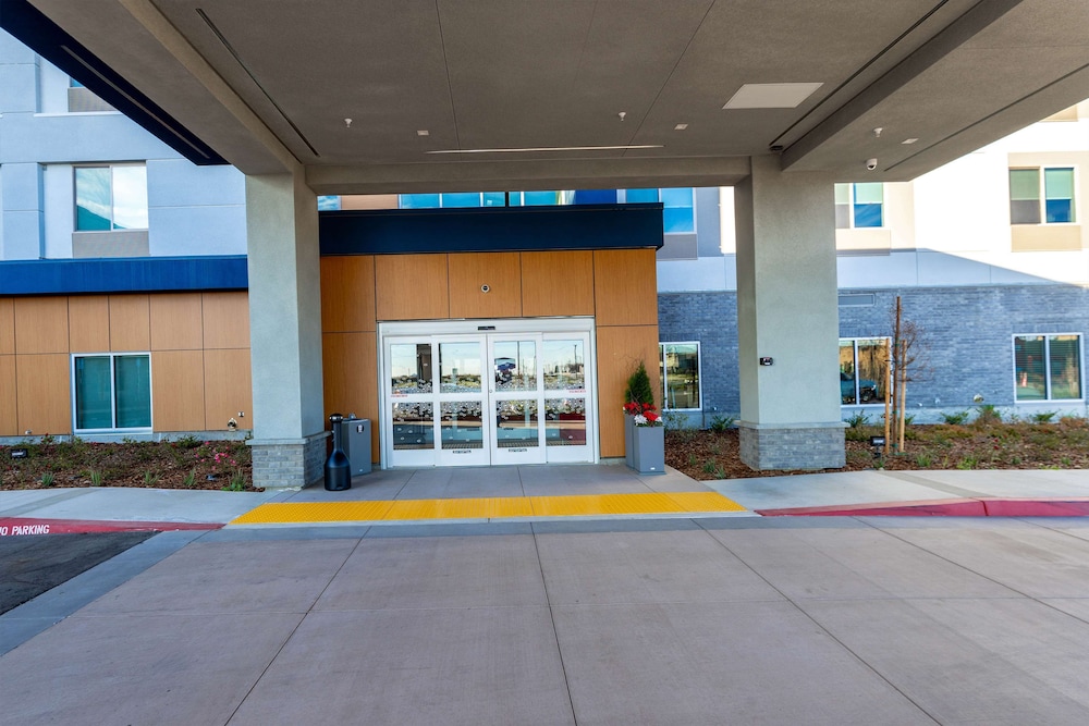 Hampton Inn by Hilton Selma - photo 53