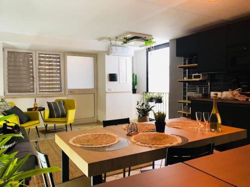 La stanza sul Porto — 4-Star Luxury Hotel in Pozzuoli, Italy