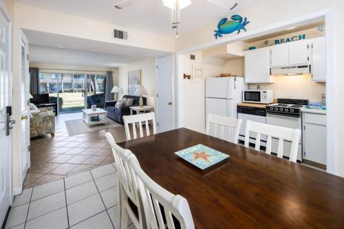 Seaspray Condos 205B — 4-Star Luxury Hotel in Fort Walton Beach, United States