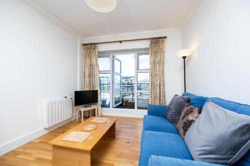 Flat w Balcony & Canal view 4min to station — 4-Star Luxury Hotel in Dublin, Republic of Ireland