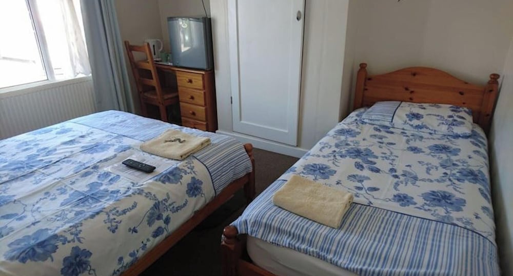 Comfortable Family room with Tv Free Fast Wifi Sleeps 3 — hotel in Hayes