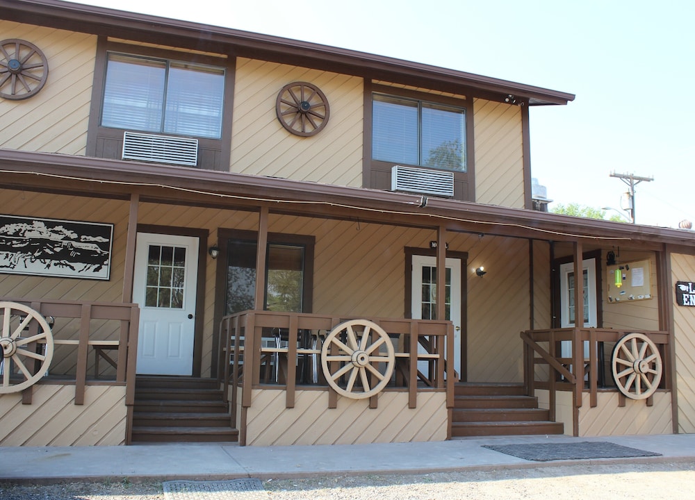 Wagon Wheel Restaurant Bar and Motel - photo 14