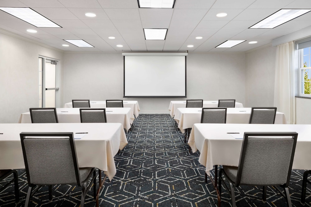 Homewood Suites by Hilton Manchester Airport - photo 42