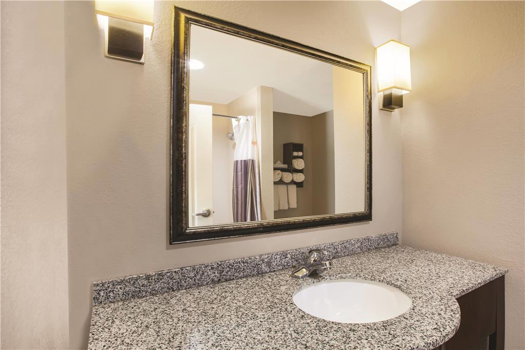 La Quinta Inn & Suites by Wyndham Baton Rouge Denham Springs - photo 27