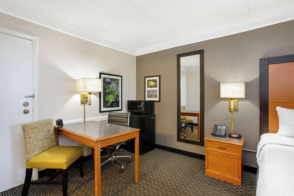 La Quinta Inn by Wyndham Denver Golden - photo 17