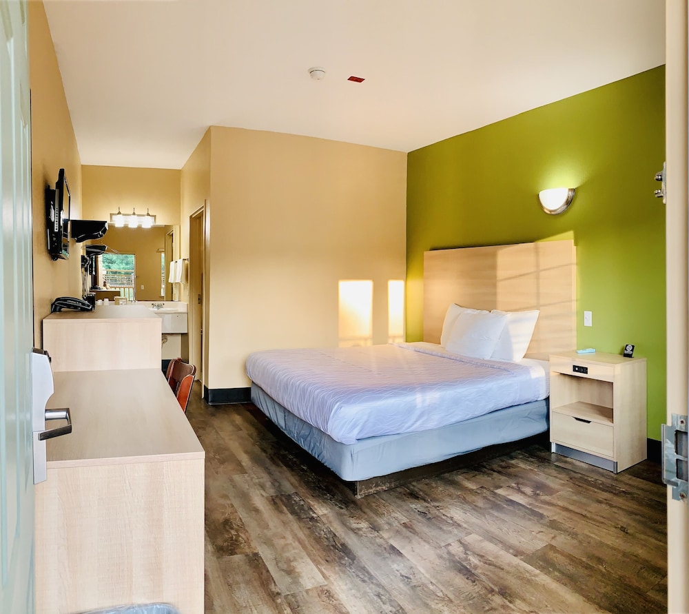 Weston Inn & Suites - photo 11