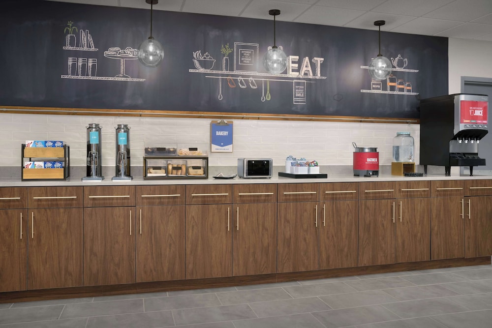Hampton Inn & Suites Williston - photo 35