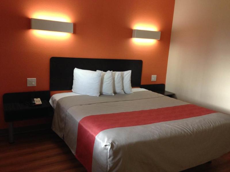 Motel 6 New Brunswick NJ - photo 23