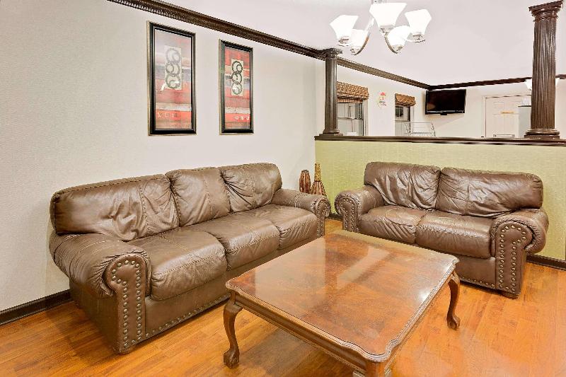Super 8 by Wyndham Hazen - photo 3
