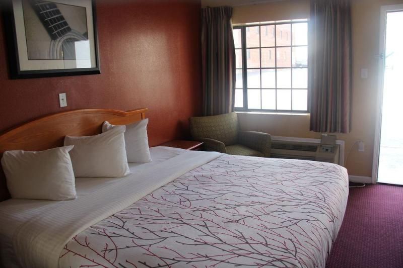 Vista Inn & Suites Memphis - photo 6