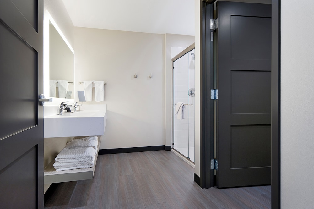 ClubHouse Hotel & Suites Rapid City - photo 25