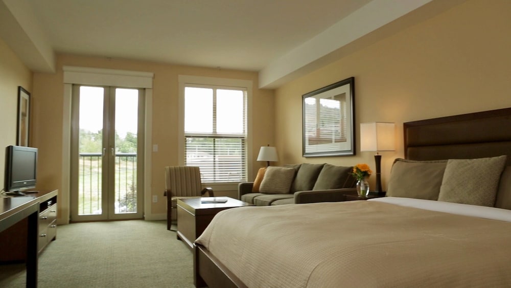 Walnut Beach Resort — 4-Star Luxury Hotel in Osoyoos, Canada