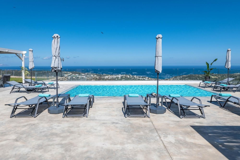 Villa Eagles With Private Pool — 4-Star Luxury Hotel in Rethymno, Greece