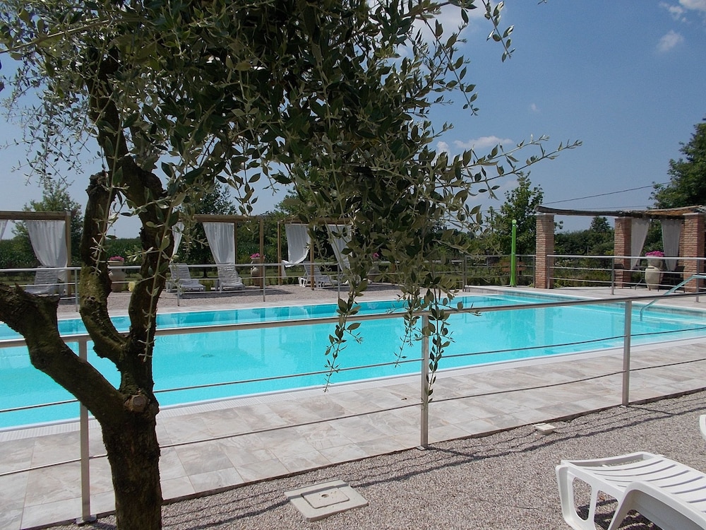 B&B Casazze Dream — 4-Star Luxury Hotel in Marcaria, Italy