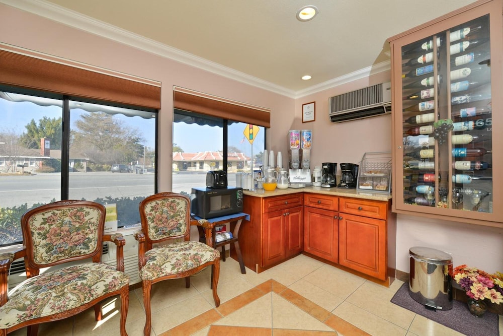 Atascadero Inn - photo 35