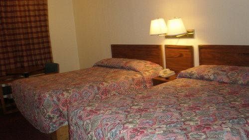 Royal Inn Crossville - photo 2