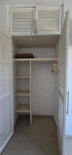 Magnifico Departamento cocina equipada 2 Recamaras 2 Baños hasta 6 Personas 3 albercas playa a 50 mts wifi aire acondicionado — 4-Star Luxury Hotel in Manzanillo, Mexico